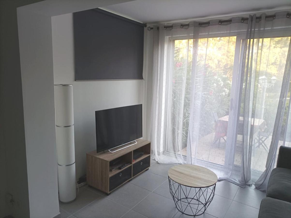 Charmant Studio Dans La Residence Haut Du Golf Saint-Raphaël エクステリア 写真