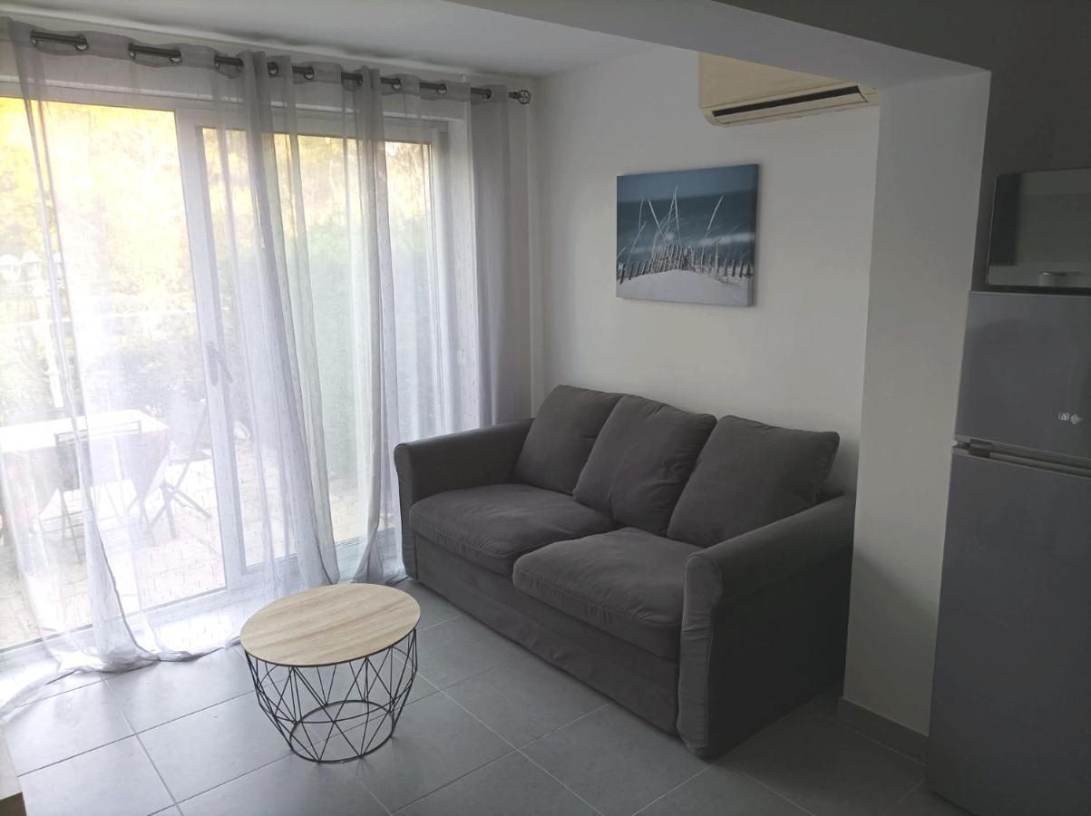 Charmant Studio Dans La Residence Haut Du Golf Saint-Raphaël エクステリア 写真